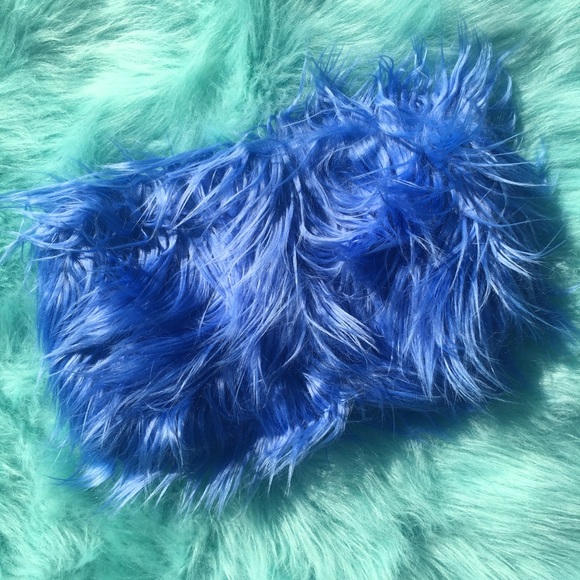 🥂Tʜᴇ Fᴜʀʀʏ Tᴜʙe Top - Picture 3 of 5